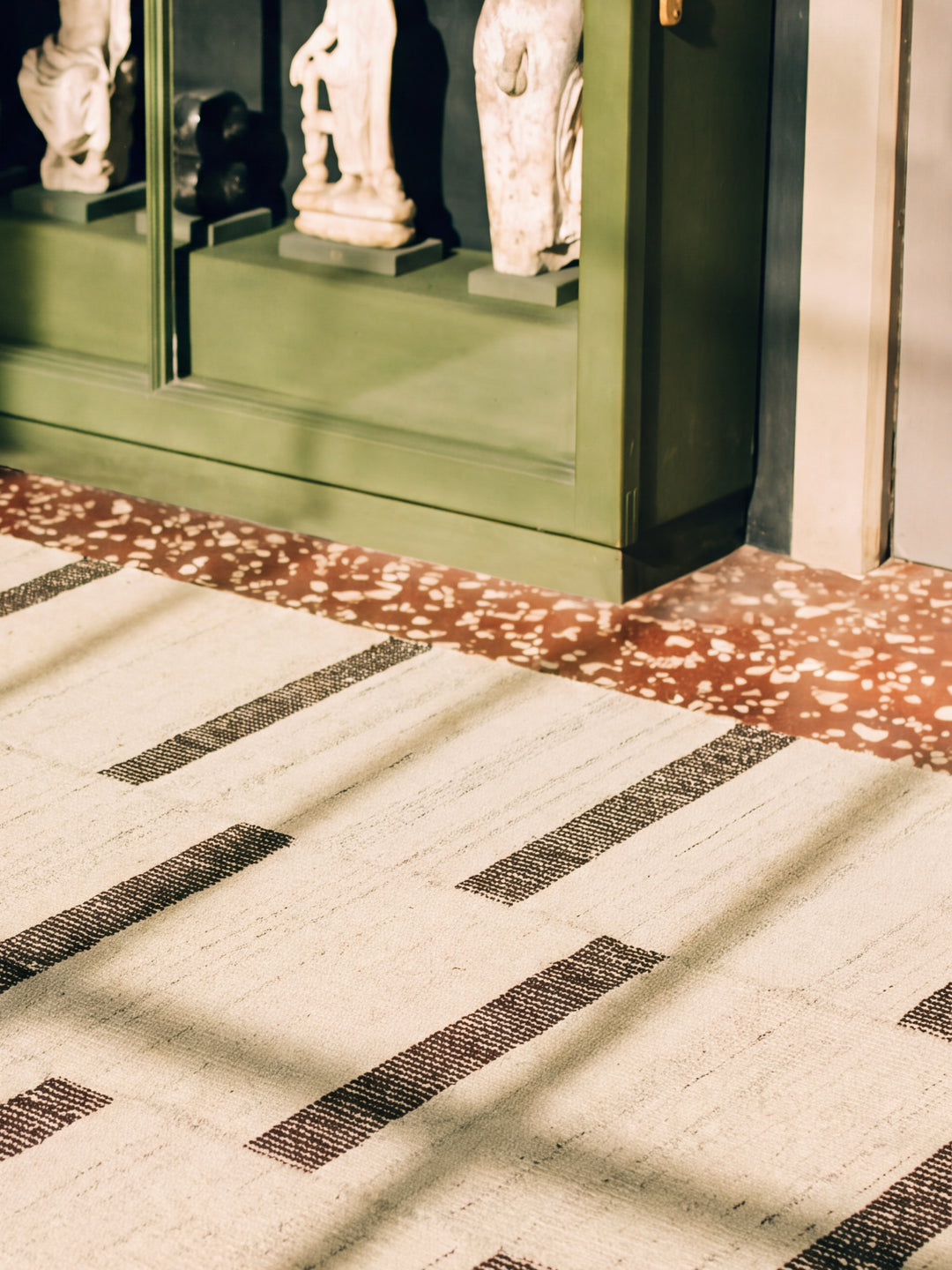 Oasis %100 Yün El Emeği ile Üretilen Kilim IVORY ESPRESSO oda görünümü